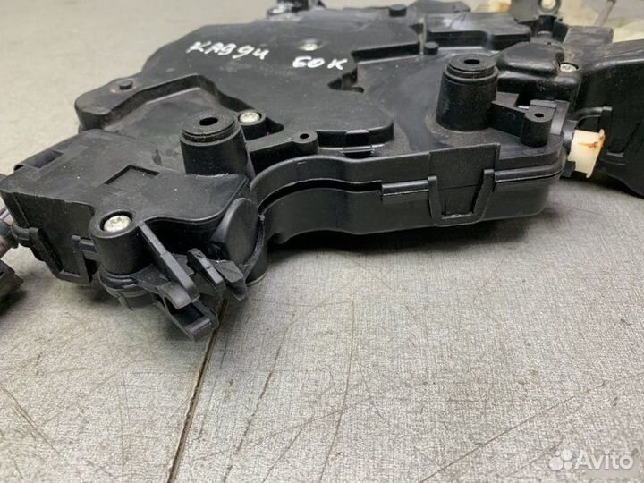 Замок сдвижной двери правый Volkswagen Caddy 3 1.9