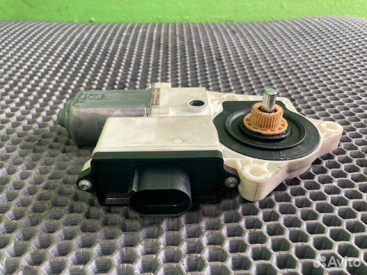 Электродвигатель стеклоподьемника MAN TGX