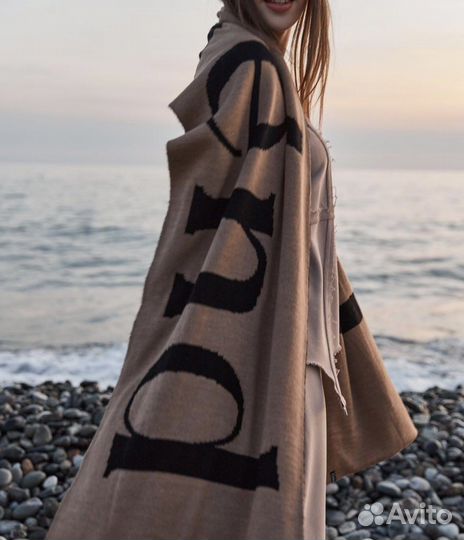 Стильный брендированный шарф