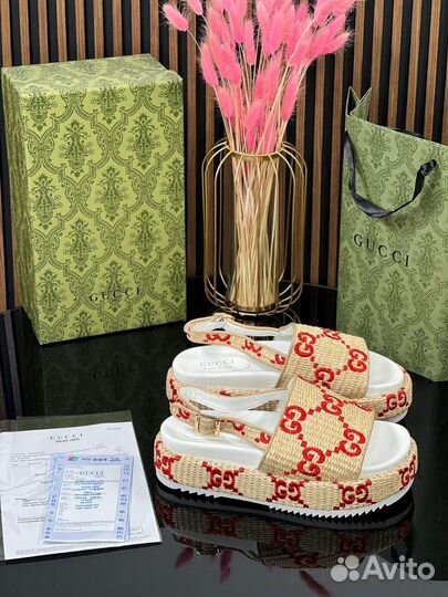 Босоножка. Женский