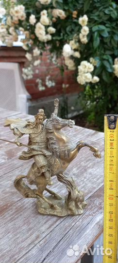 Старинная бронзовая статуэтка