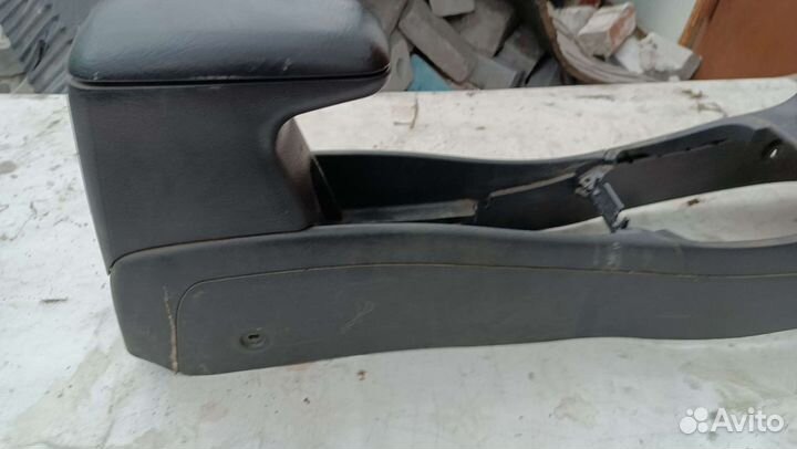 Центральная консоль с подлокотником Vectra b рест