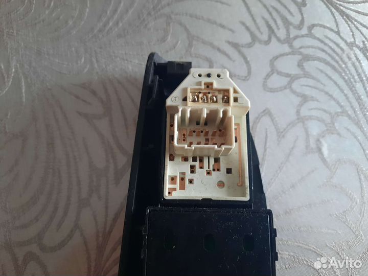 Блок управления стеклоподъемниками KIA ceed 1