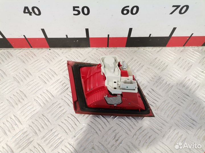 Фонарь крышки багажника правый Audi A3 8P4945094B