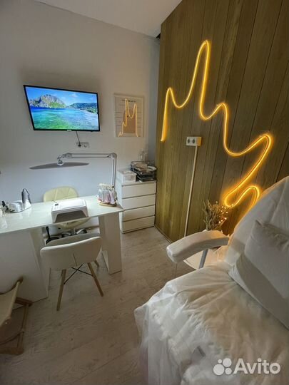 Маникюр, педикюр, укрепление гелем, верхние формы