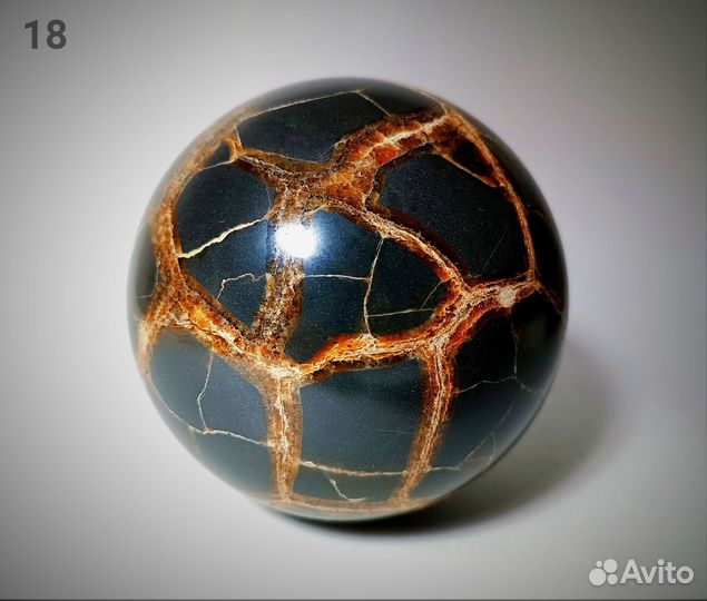 Каменные шары Септария Кальцит Змеевик Халькопирит