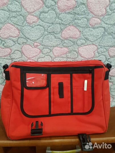 Портфели чёрный и красный