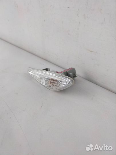 Повторитель на крыло правый белый мазда 6 (GH) 2