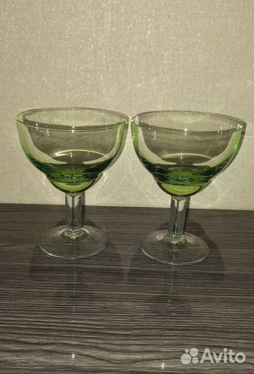 Фужеры из тонкого зелёного стекла