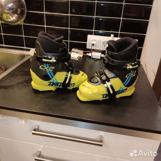 Горнолыжные ботинки детские на ногу 19,5-20,5 см