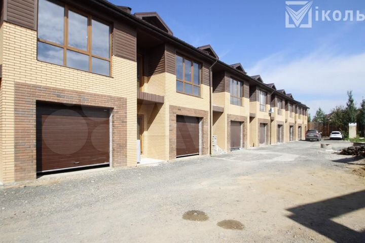 Дом 162,7 м² на участке 1 сот.