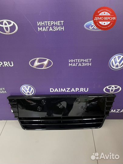 Решетка бампера глянцевая черная Ford Focus 3