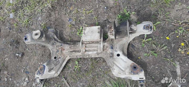 Подрамник передний Volkswagen Passat B 4 1.8 ADZ