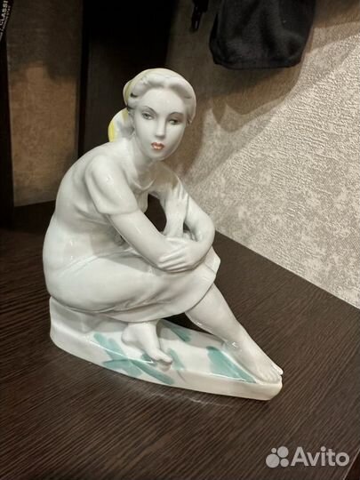 Фарфоровая статуэтка Летний день