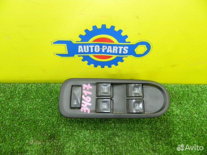 Блок управления стеклоподъемниками передний левый