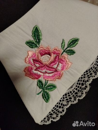 Воротник съемный белый с вышивкой Роза