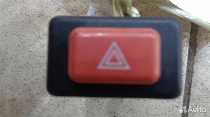 Кнопка аварийной сигнализации Mitsubishi Pajero