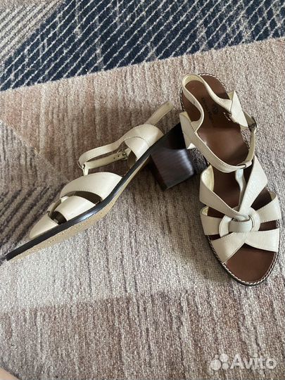 Туфли на каблуке