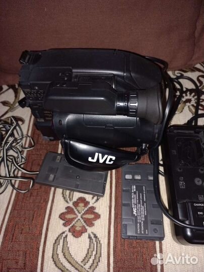 Видеокамера JVS GR-AX66
