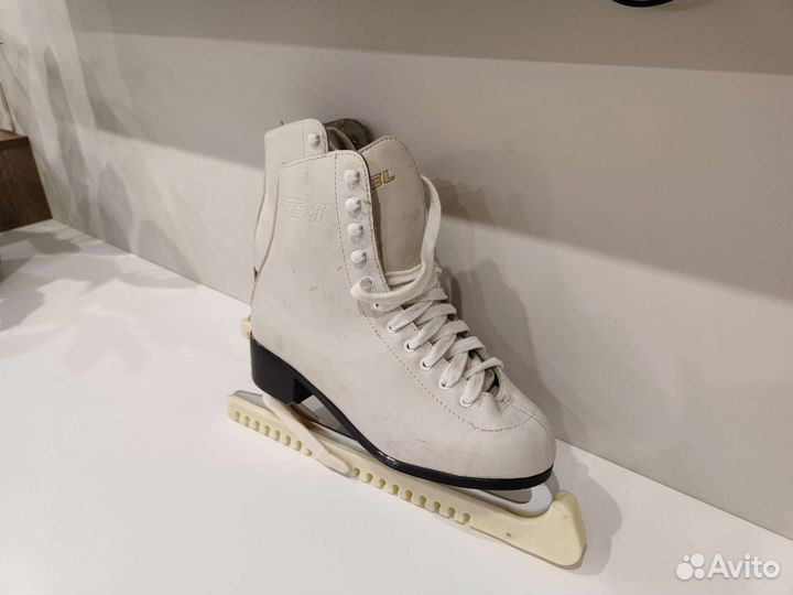 Коньки женские фигурные