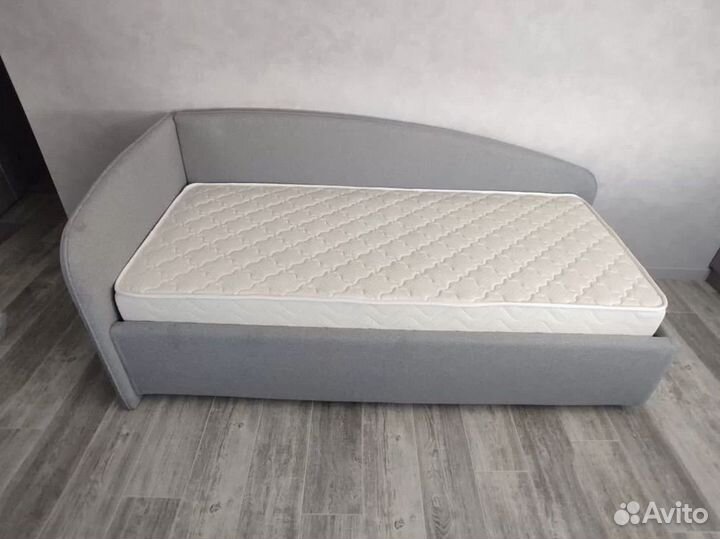 Матрас с пружинным блоком 160х200 новый