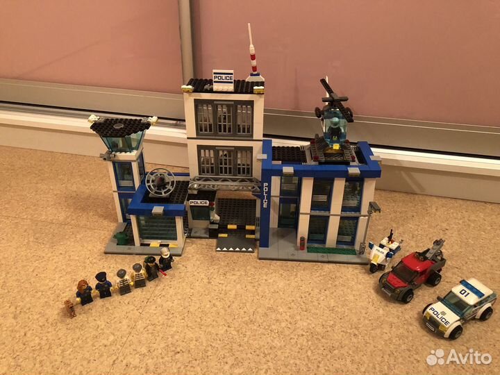 Lego City полицейский участок