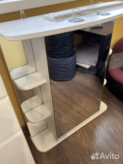 Тумба с раковиной для ванной и зеркало с полками