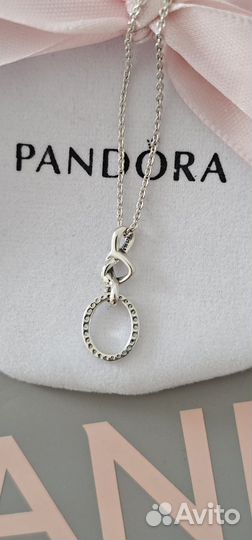 Колье Сверкающие сплетенные сердца Pandora