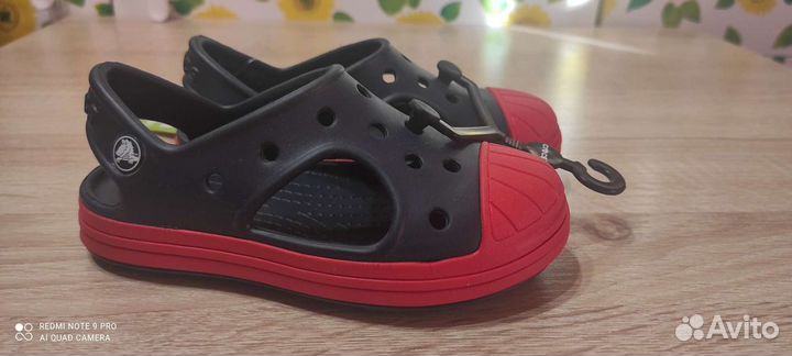 Crocs bump it sandal c9