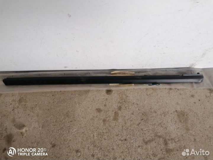 Молдинг стекла задний правый Ford C-Max 2003-2011