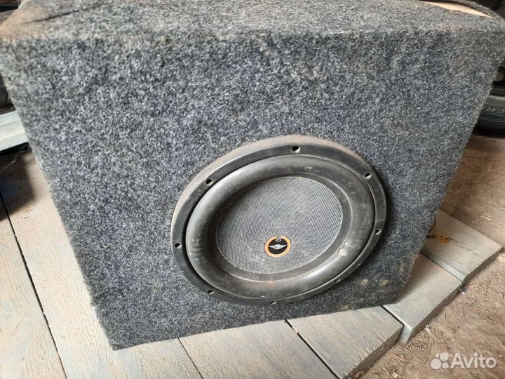 Автомобильный сабвуфер