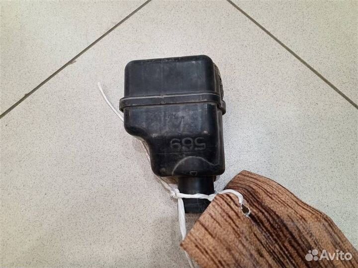 Резонатор воздушного фильтра Mitsubishi Pajero iO