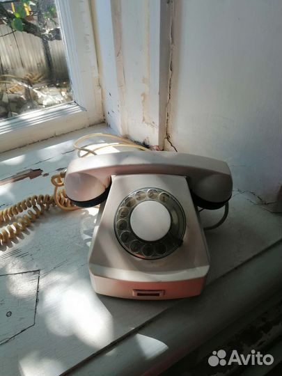 Старинный телефон