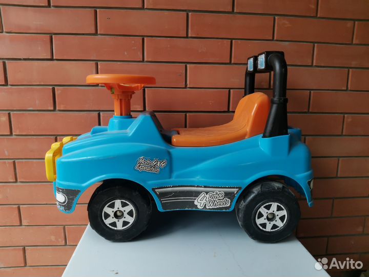 Детская машинка каталка с ручкой