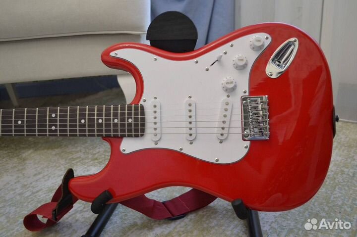 Электрогитара с комбиком и подставкой