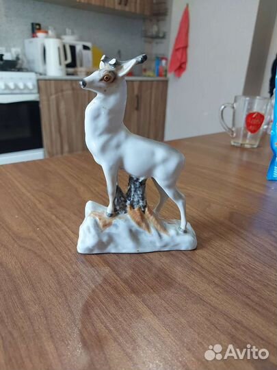 Олень Марал фарфоровые статуэтка лфз