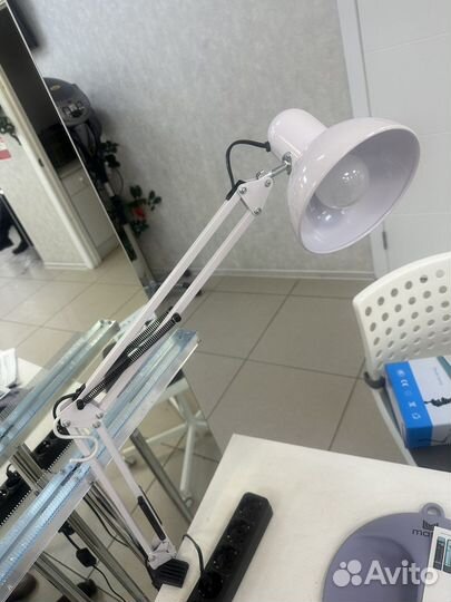 Настольная лампа. Светильник для маникюра