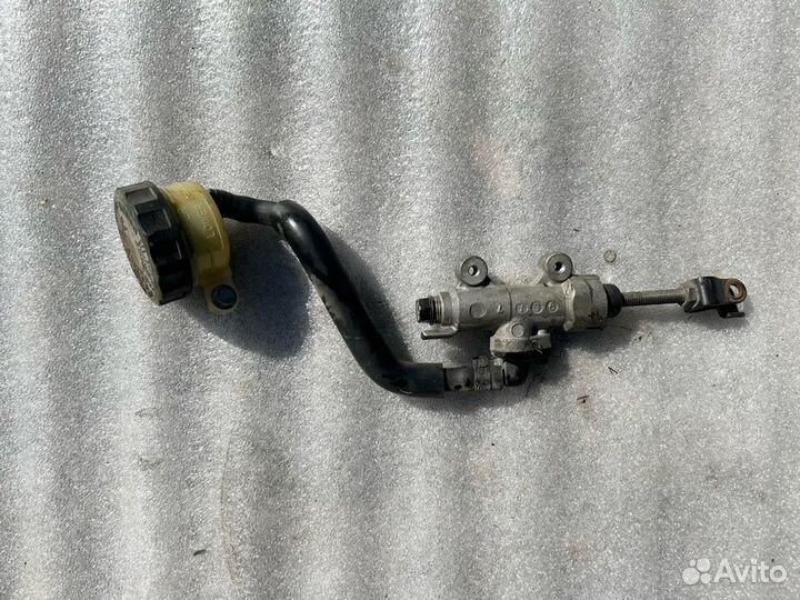 Honda CBR600F4 задний тормозной цилиндр