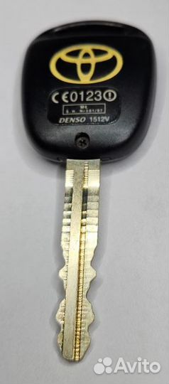 Оригинальный ключ с чипом и ду для Land Cruiser