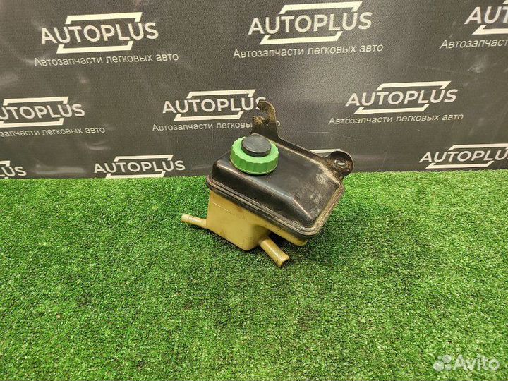 Бачок гур Audi 80 седан 1.8 RU 1988