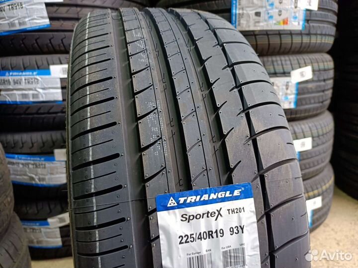 Triangle TH201 225/40 R19 93Y