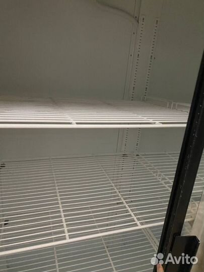 Холодильный шкаф со стеклянной дверью