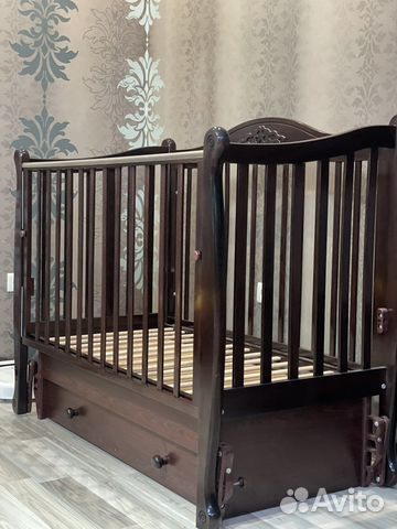 Детская кровать и комод