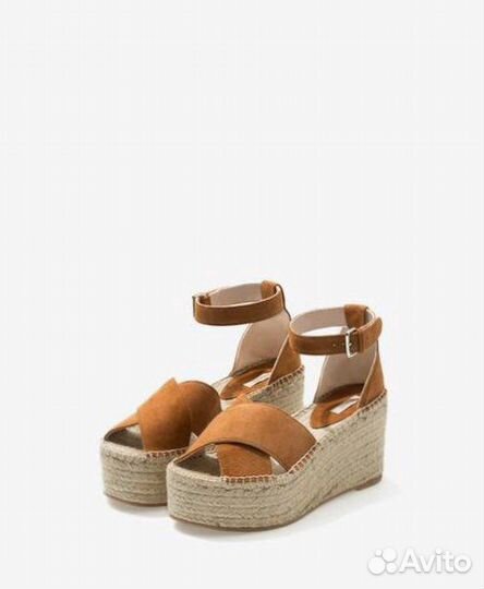 Босоножки на танкетке Uterque