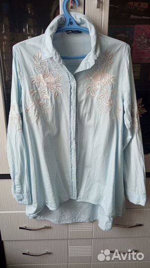 Джинсовая рубашка с вышивкой Oodji