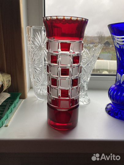 Вазы из цветного и бесцветного хрусталя