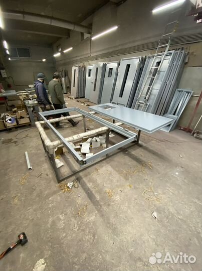 Тамбурная дверь