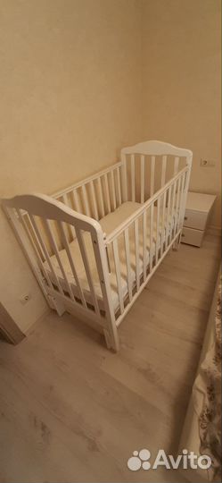 Детская кроватка с авторским рисунком