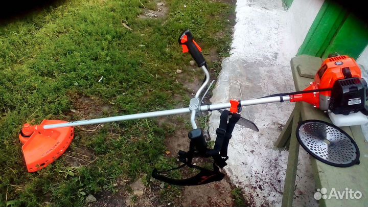 Бензокоса - бензокусторез Green Master GM152