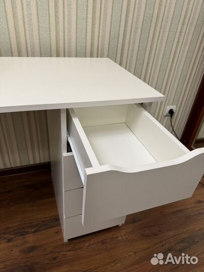 Письменный стол